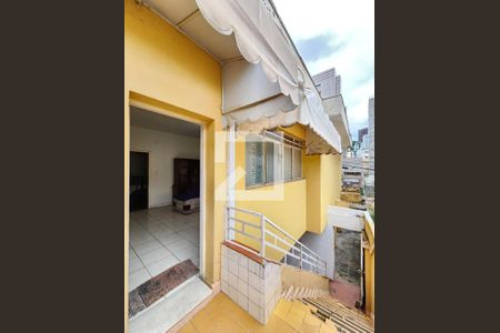 Lateral - acesso 2 andar de casa à venda com 4 quartos, 372m² em Gutierrez, Belo Horizonte