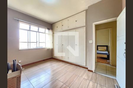 Casa à venda com 384m², 4 quartos e 4 vagas Casa à venda com 384m², 4 quartos e 4 vagasQuarto Suíte 2