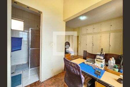 Casa à venda com 384m², 4 quartos e 4 vagas Casa à venda com 384m², 4 quartos e 4 vagasEscritório Quarto Suíte 1