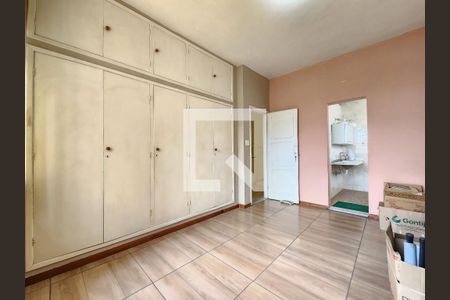 Casa à venda com 384m², 4 quartos e 4 vagas Casa à venda com 384m², 4 quartos e 4 vagasQuarto Suíte 2