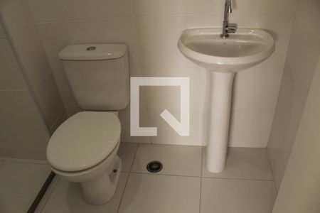 Banheiro de apartamento para alugar com 1 quarto, 28m² em Bom Retiro, São Paulo