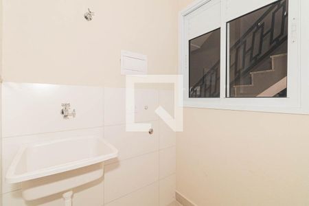 Sala e Cozinha de apartamento para alugar com 1 quarto, 27m² em Vila Nivi, São Paulo