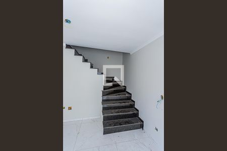 Escada de casa à venda com 2 quartos, 84m² em Parque Sao Domingos, São Paulo