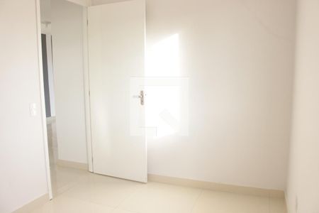 Quarto 2 de apartamento para alugar com 2 quartos, 43m² em Parque Ipê, São Paulo