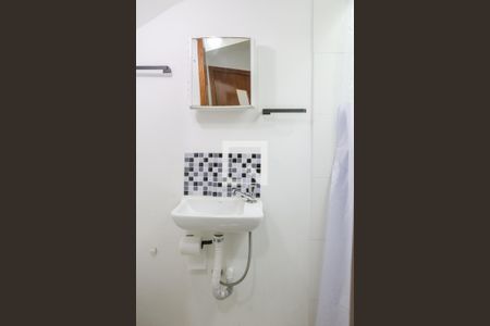 Banheiro de kitnet/studio para alugar com 1 quarto, 15m² em Lapa, São Paulo