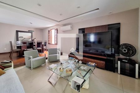 Casa de condomínio à venda com 340m², 4 quartos e 2 vagasSala