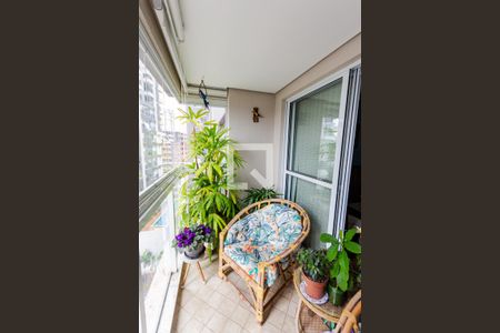 Apartamento à venda com 121m², 3 quartos e 3 vagas Apartamento à venda com 121m², 3 quartos e 3 vagasVaranda