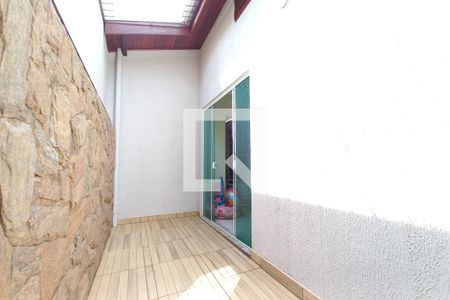 Área de Luz de casa à venda com 3 quartos, 200m² em Jardim Aurélia, Campinas