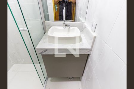 Banheiro de apartamento para alugar com 1 quarto, 30m² em Vila Bertioga, São Paulo