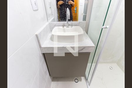 Banheiro de apartamento para alugar com 1 quarto, 30m² em Vila Bertioga, São Paulo