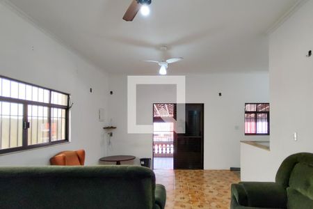 Sala de casa para alugar com 4 quartos, 158m² em Vila Tupi, Praia Grande