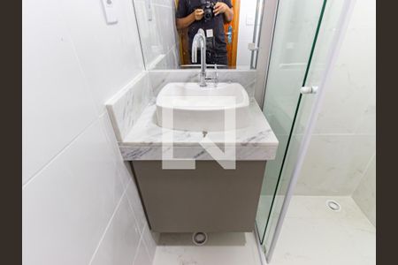 Banheiro de apartamento para alugar com 1 quarto, 30m² em Vila Bertioga, São Paulo