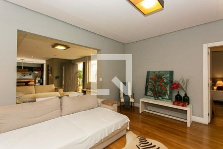 Sala de TV de casa à venda com 4 quartos, 330m² em Cidade Mãe do Céu, São Paulo