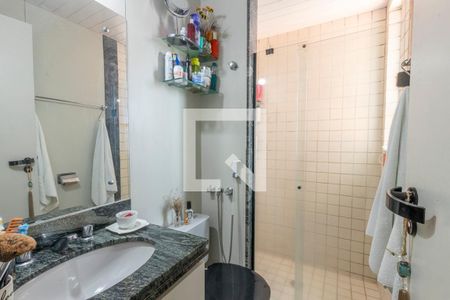 Banheiro de apartamento à venda com 1 quarto, 38m² em São Pedro, Belo Horizonte