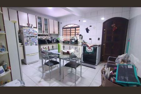 Casa à venda com 3 quartos, 204m² em Nova Petrópolis, São Bernardo do Campo