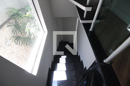 Escada de casa à venda com 3 quartos, 200m² em Vila Ré, São Paulo