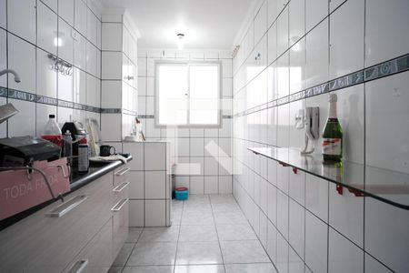 Cozinha de apartamento para alugar com 2 quartos, 56m² em Vila Pierina, São Paulo