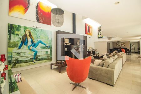 Sala de casa de condomínio à venda com 5 quartos, 557m² em Nonoai, Porto Alegre
