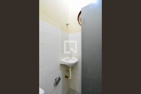 Banheiro de kitnet/studio para alugar com 1 quarto, 11m² em Alto dos Pinheiros, Belo Horizonte