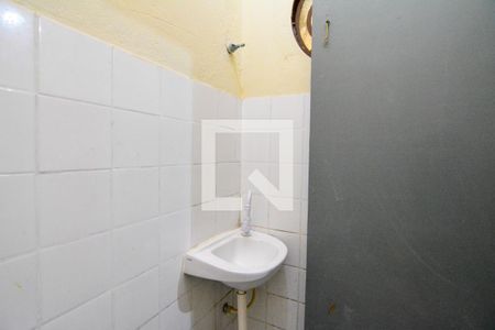 Banheiro de kitnet/studio para alugar com 1 quarto, 11m² em Alto dos Pinheiros, Belo Horizonte