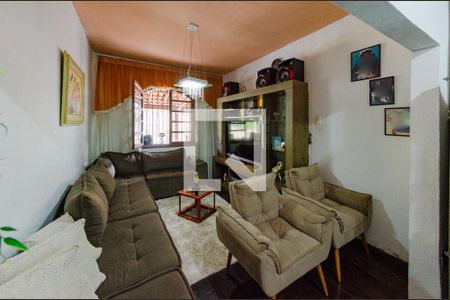 Sala de casa à venda com 3 quartos, 320m² em Bonfim, Belo Horizonte