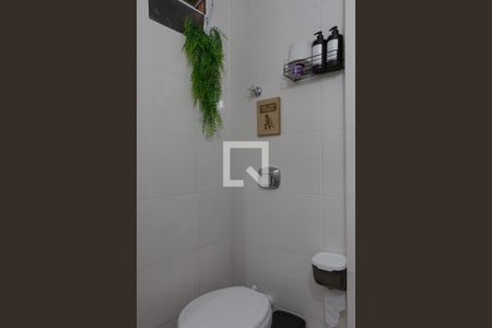 Banheiro de kitnet/studio à venda com 1 quarto, 18m² em Centro Histórico, Porto Alegre