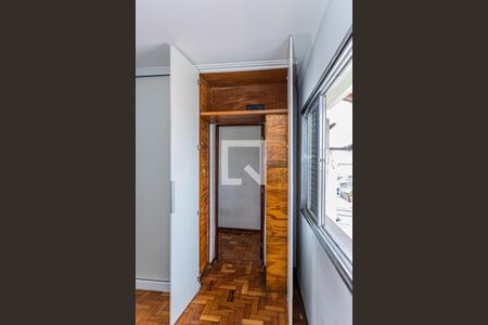 Acesso ao closet de casa à venda com 2 quartos, 174m² em Jardim Santo Elias, São Paulo