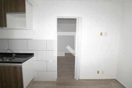 Cozinha de kitnet/studio para alugar com 1 quarto, 28m² em Jardim Miriam, São Paulo