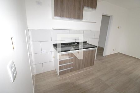 Cozinha de kitnet/studio para alugar com 1 quarto, 28m² em Jardim Miriam, São Paulo