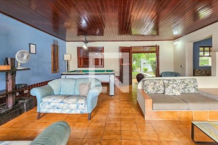 Sala 1 de casa para alugar com 5 quartos, 360m² em Jardim Virginia, Guarujá