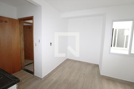 Cozinha de kitnet/studio para alugar com 1 quarto, 28m² em Jardim Miriam, São Paulo