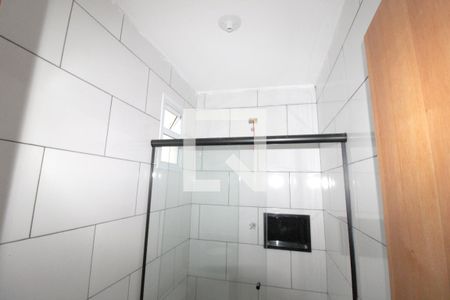 Banheiro de kitnet/studio para alugar com 1 quarto, 28m² em Jardim Miriam, São Paulo