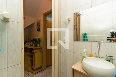 Casa à venda com 280m², 3 quartos e 6 vagas Casa à venda com 280m², 3 quartos e 6 vagasBanheiro Corredor