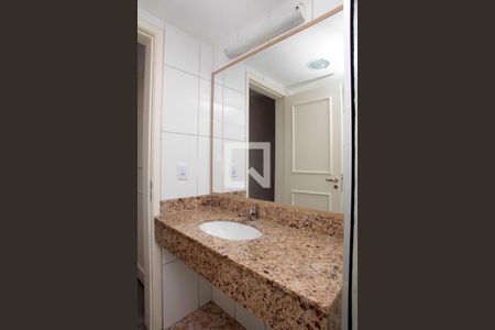 Banheiro de casa de condomínio à venda com 1 quarto, 30m² em Centro Histórico, Porto Alegre