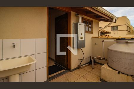 Casa à venda com 175m², 3 quartos e 2 vagas Casa à venda com 175m², 3 quartos e 2 vagasTerraço