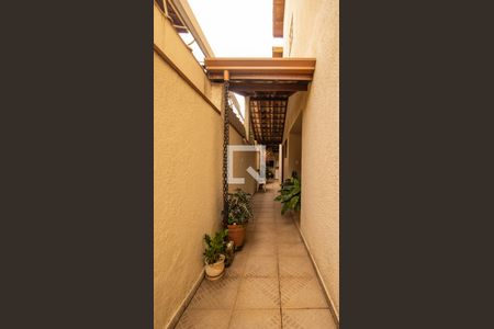 Casa à venda com 175m², 3 quartos e 2 vagas Casa à venda com 175m², 3 quartos e 2 vagasCorredor