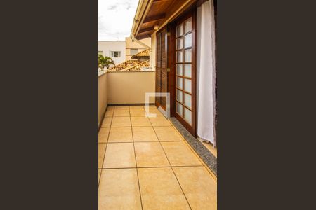 Casa à venda com 175m², 3 quartos e 2 vagas Casa à venda com 175m², 3 quartos e 2 vagasVaranda da suíte 1