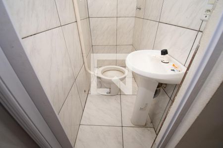 banheiro de kitnet/studio para alugar com 1 quarto, 38m² em Arroio da Manteiga, São Leopoldo