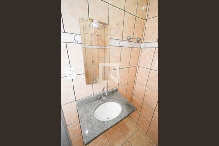 Banheiro de casa para alugar com 1 quarto, 40m² em Vila Irmaos Arnoni, São Paulo