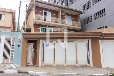 Casa à venda com 212m², 3 quartos e 4 vagas Casa à venda com 212m², 3 quartos e 4 vagasFachada