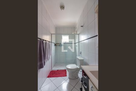 Casa à venda com 212m², 3 quartos e 4 vagas Casa à venda com 212m², 3 quartos e 4 vagasBanheiro da Suíte 1