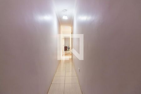 Casa à venda com 212m², 3 quartos e 4 vagas Casa à venda com 212m², 3 quartos e 4 vagasCorredor