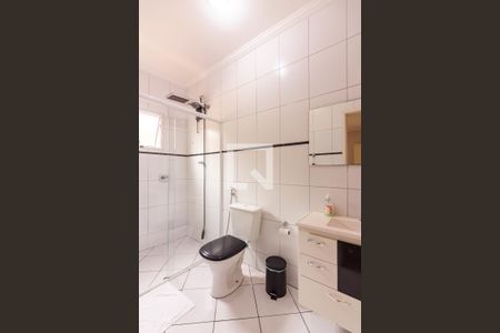 Casa à venda com 212m², 3 quartos e 4 vagas Casa à venda com 212m², 3 quartos e 4 vagasBanheiro da Suíte 2