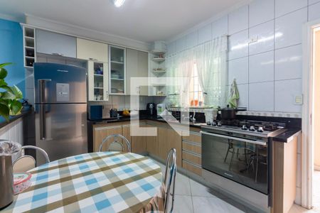 Casa à venda com 212m², 3 quartos e 4 vagas Casa à venda com 212m², 3 quartos e 4 vagasCozinha