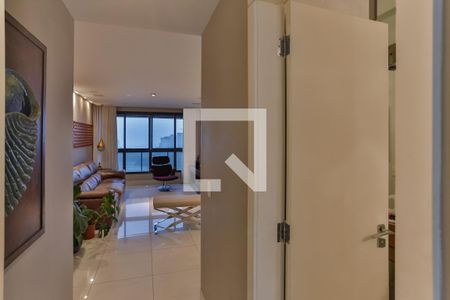 Entrada de apartamento à venda com 4 quartos, 156m² em Belvedere, Belo Horizonte