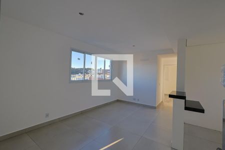 Sala de apartamento à venda com 2 quartos, 60m² em Padre Eustáquio, Belo Horizonte