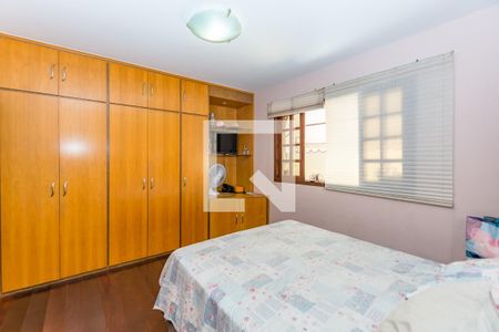 Suíte de casa à venda com 4 quartos, 360m² em João Pinheiro, Belo Horizonte