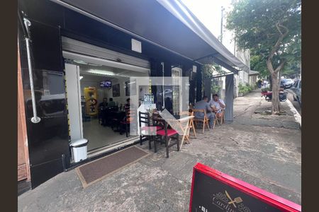 Casa à venda com 145m², 3 quartos e sem vaga Casa à venda com 145m², 3 quartos e sem vagaFachada e loja