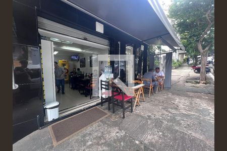 Casa à venda com 145m², 3 quartos e sem vaga Casa à venda com 145m², 3 quartos e sem vagaFachada e loja