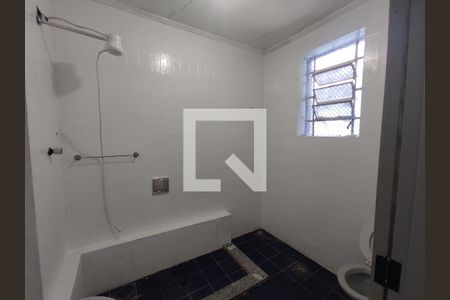 Banheiro de casa para alugar com 2 quartos, 100m² em Lapa, São Paulo